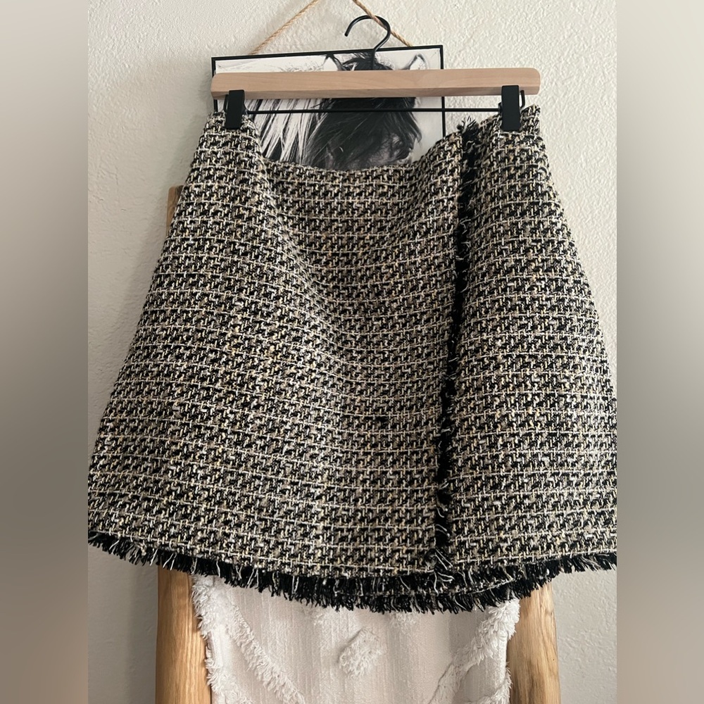 Very cute skirt although it does have 2 spots the thread is coming out.